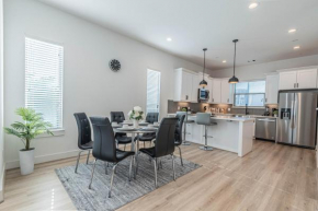Luxury Charming 3BR 3Bath Free Wi-FI 8 Guests, Gated Home, Houston Downtown